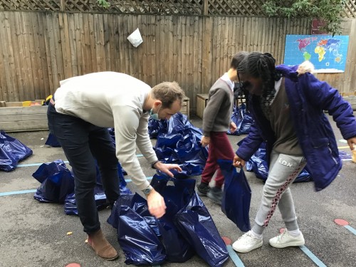 2000 Food Packs for Young People on FSM